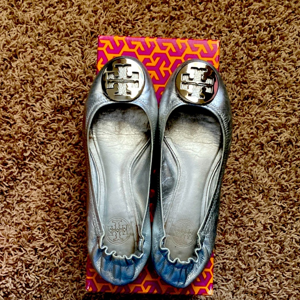 Tory Burch Silver Reva flat Size 7.5
